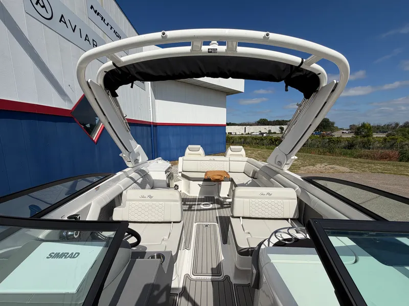 Slide: The Image of Sea Ray SDX 290 2025 - 55
