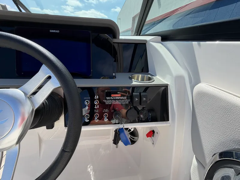 Slide: The Image of Sea Ray SDX 290 2025 - 39