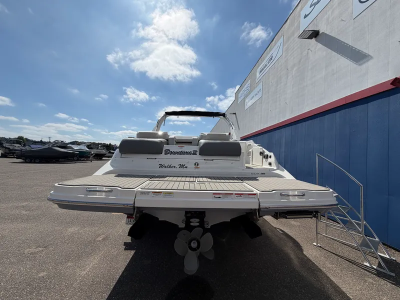 Slide: The Image of Sea Ray SDX 290 2025 - 4
