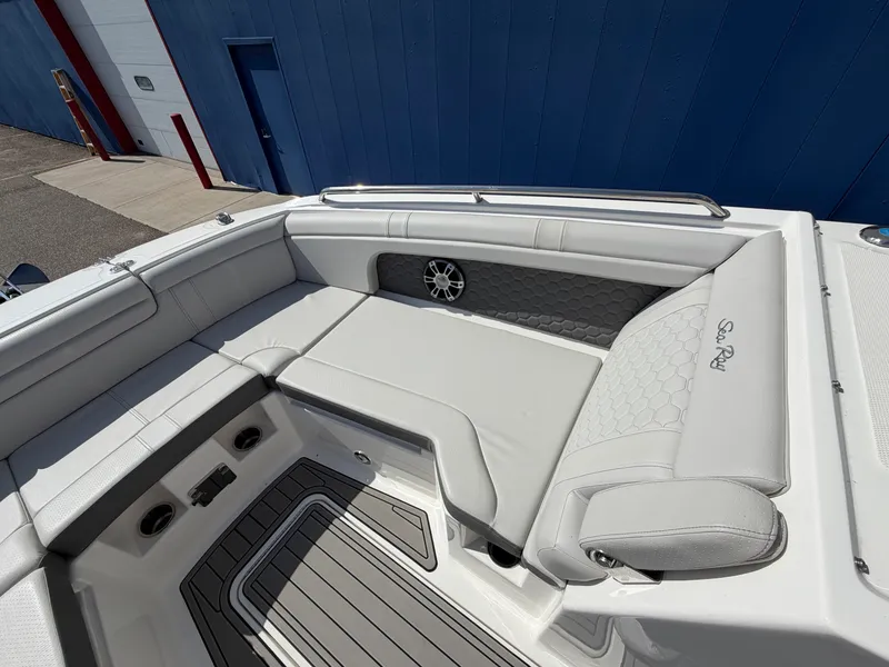 Slide: The Image of Sea Ray SDX 290 2025 - 50