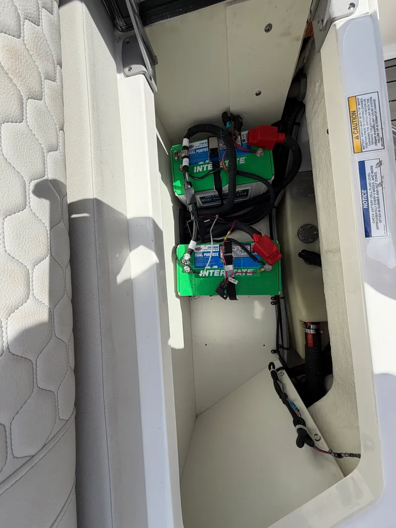 Slide: The Image of Sea Ray SDX 290 2025 - 23