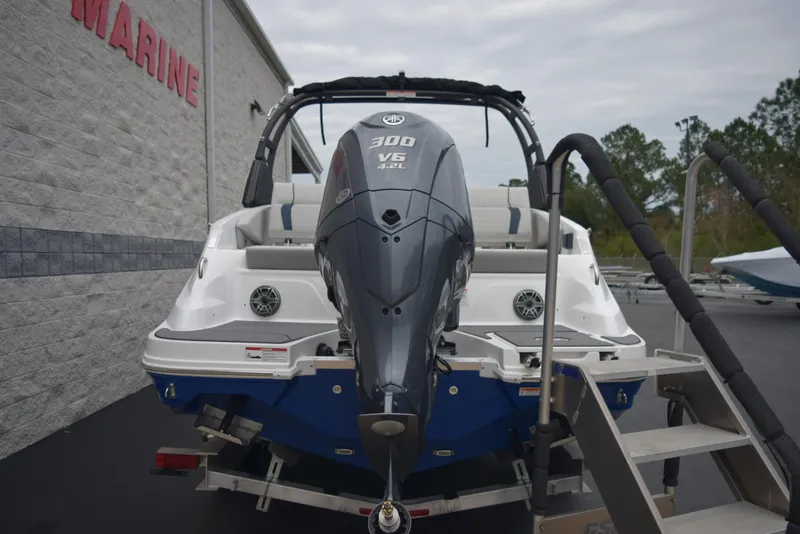 Slide: The Image of 2024 Hurricane SunDeck 2600 OB boat with Yamaha 300 V6 engine, rear view. - 5