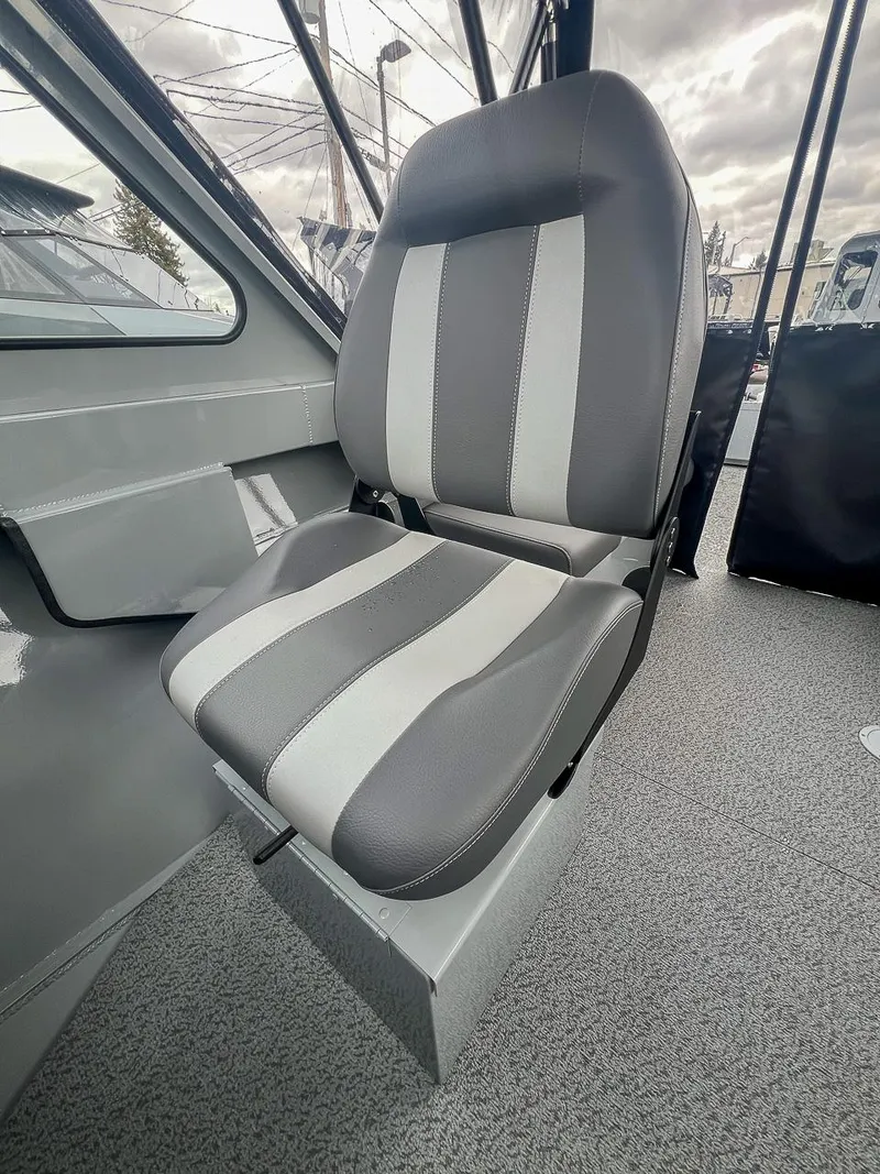 Slide: The Image of Hewescraft 200 ProV 2024 - 11