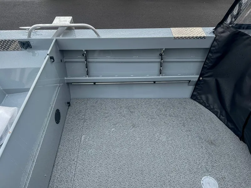 Slide: The Image of Hewescraft 200 ProV 2024 - 16