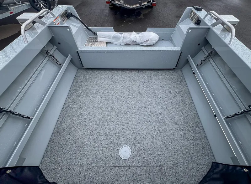 Slide: The Image of Hewescraft 200 ProV 2026 - 14