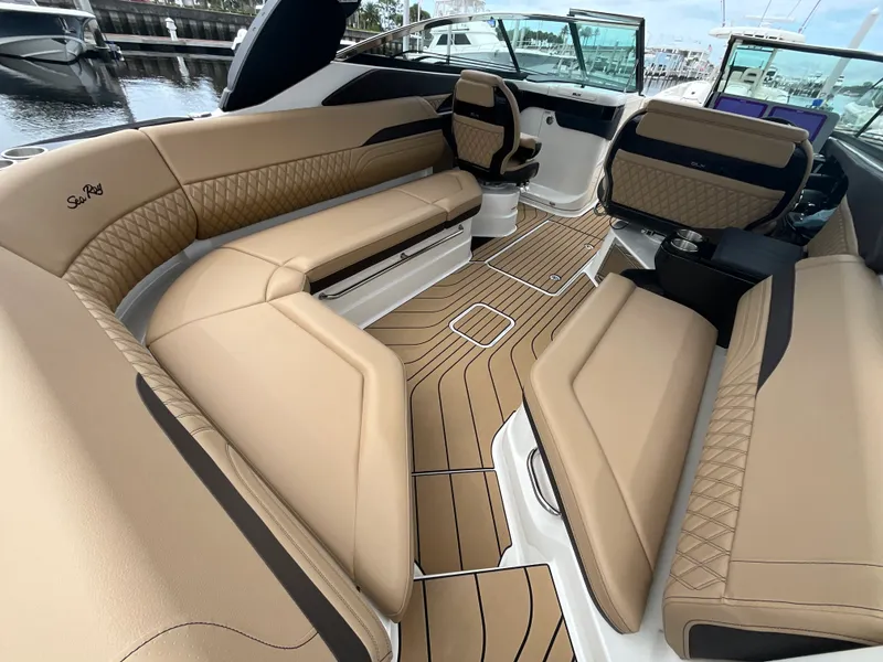 Slide: The Image of Sea Ray SLX 280 Outboard 2027 - 16