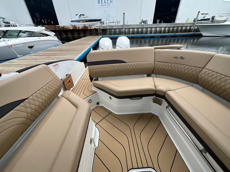 Slide: The Image of Sea Ray SLX 280 Outboard 2027 - 18