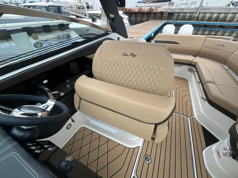 Slide: The Image of Sea Ray SLX 280 Outboard 2027 - 30