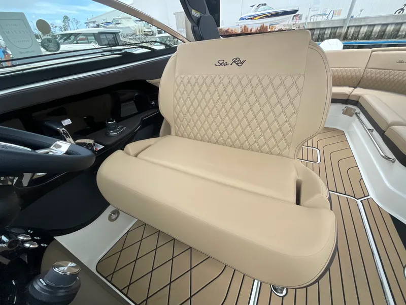 Slide: The Image of Sea Ray SLX 280 Outboard 2027 - 31