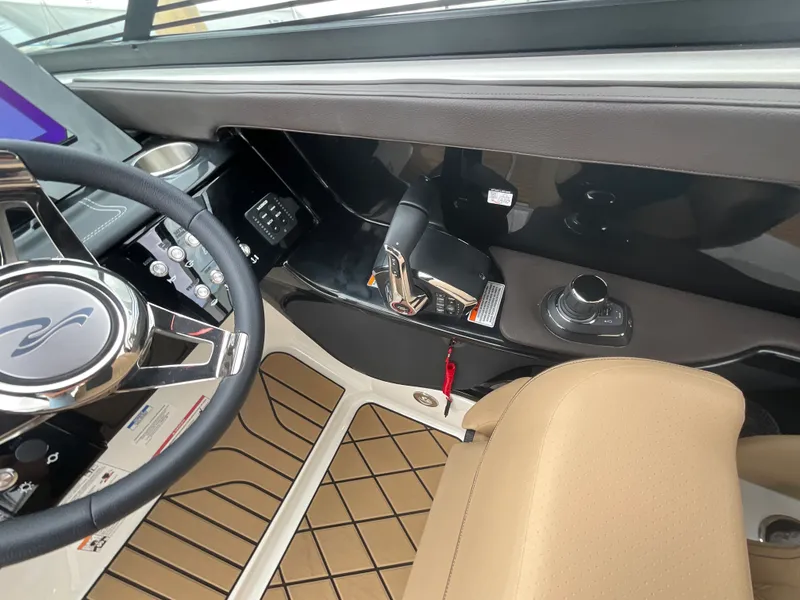 Slide: The Image of Sea Ray SLX 280 Outboard 2027 - 22