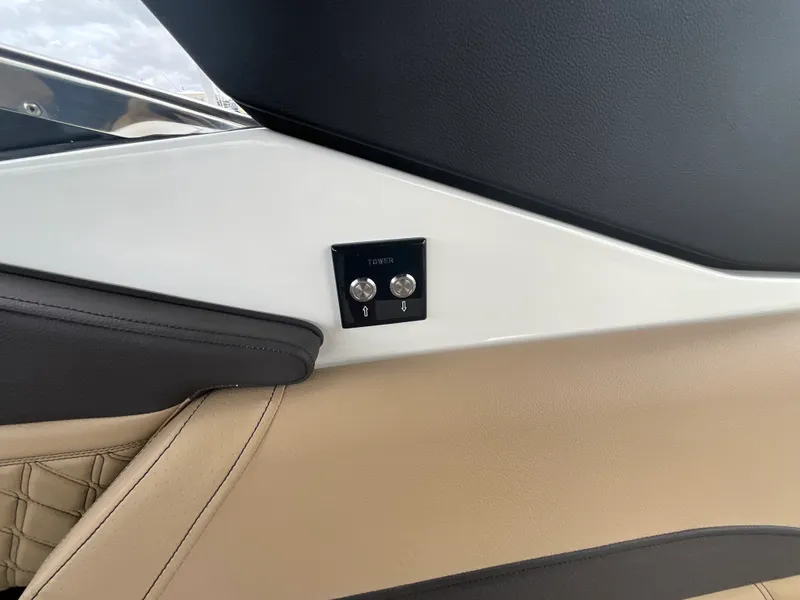 Slide: The Image of Sea Ray SLX 280 Outboard 2027 - 35