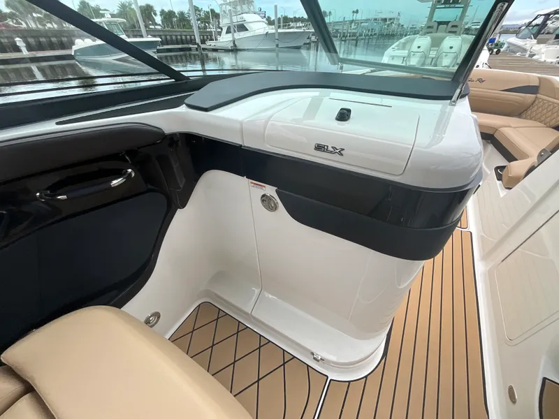 Slide: The Image of Sea Ray SLX 280 Outboard 2027 - 24