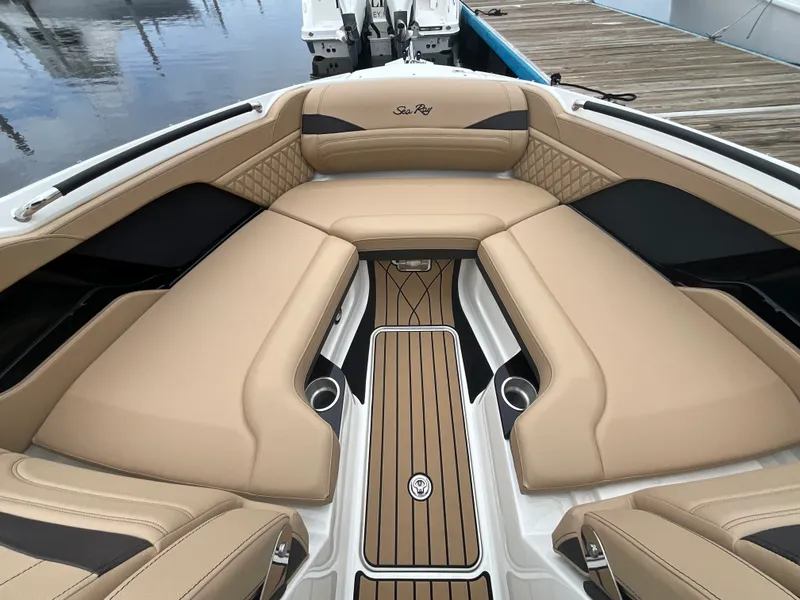 Slide: The Image of Sea Ray SLX 280 Outboard 2027 - 25