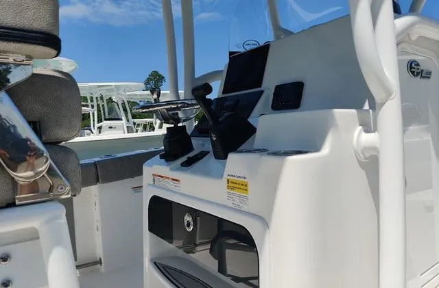 Slide: The Image of Sea Pro 222 CC 2024 - 13