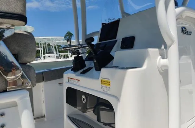 Slide: The Image of Sea Pro 222 CC 2024 - 27