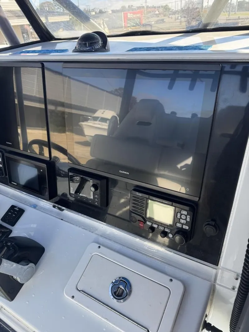 Slide: The Image of Freeman 34 VH Hull and Trailer 2019 - 6