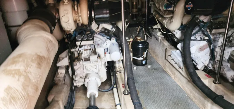 Slide: The Image of Engine room of a 1997 Sea Ray 550 Sedan Bridge yacht. - 24