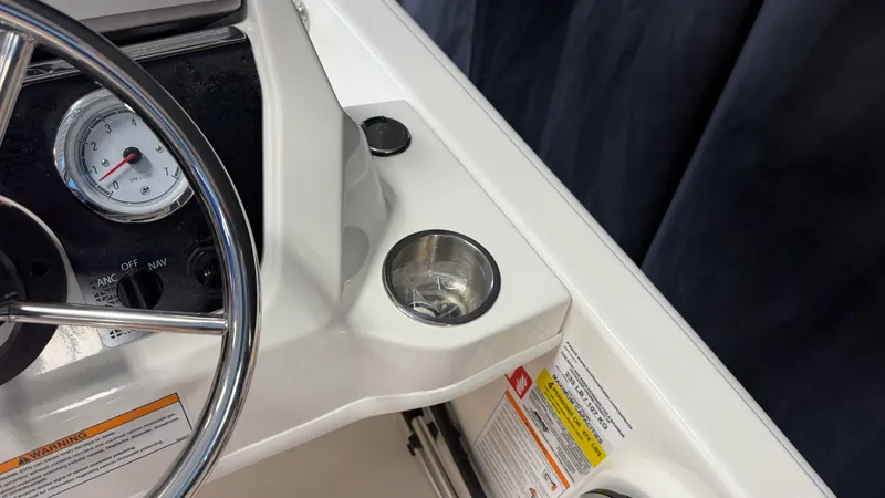 Slide: The Image of Boston Whaler 130 Super Sport 2027 - 18