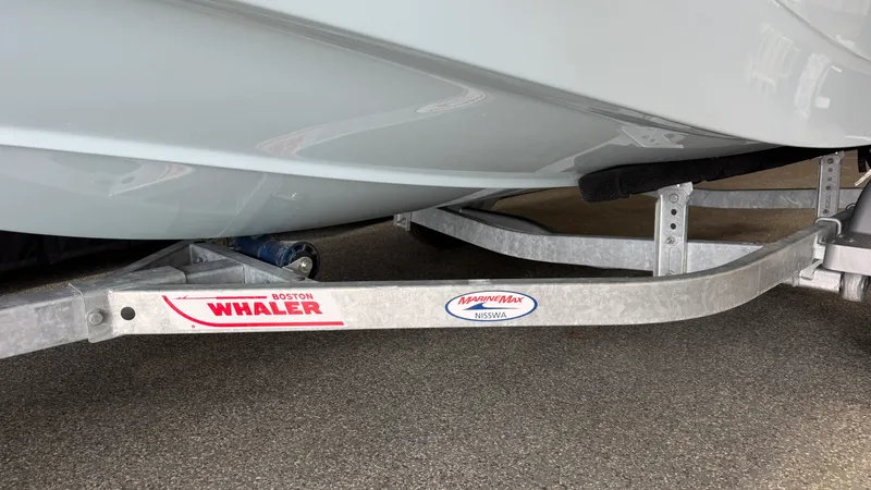 Slide: The Image of Boston Whaler 130 Super Sport 2027 - 32