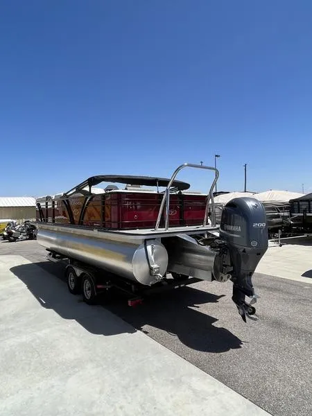 Slide: The Image of 2023 Veranda VP22RFL pontoon boat with Yamaha 200 outboard motor. - 3