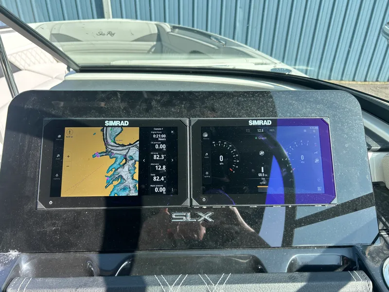 Slide: The Image of Sea Ray 260 SXO 2026 - 14
