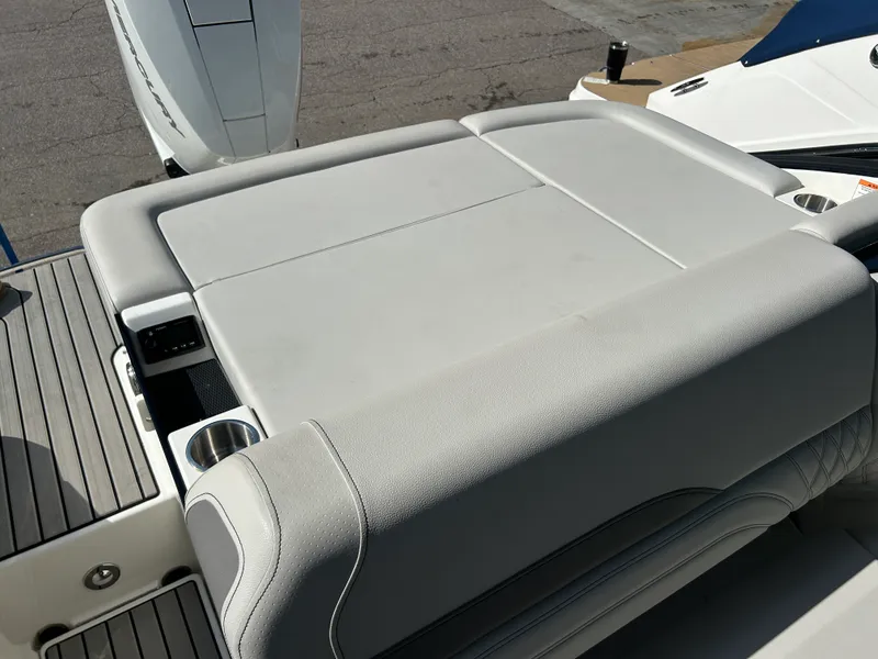 Slide: The Image of Sea Ray 260 SXO 2026 - 4