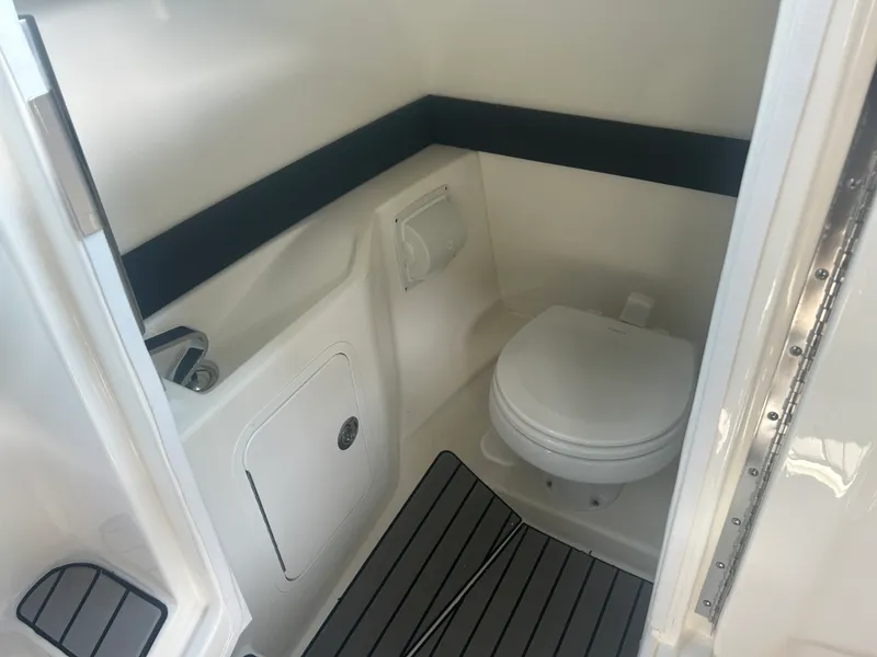 Slide: The Image of Sea Ray 260 SXO 2026 - 15
