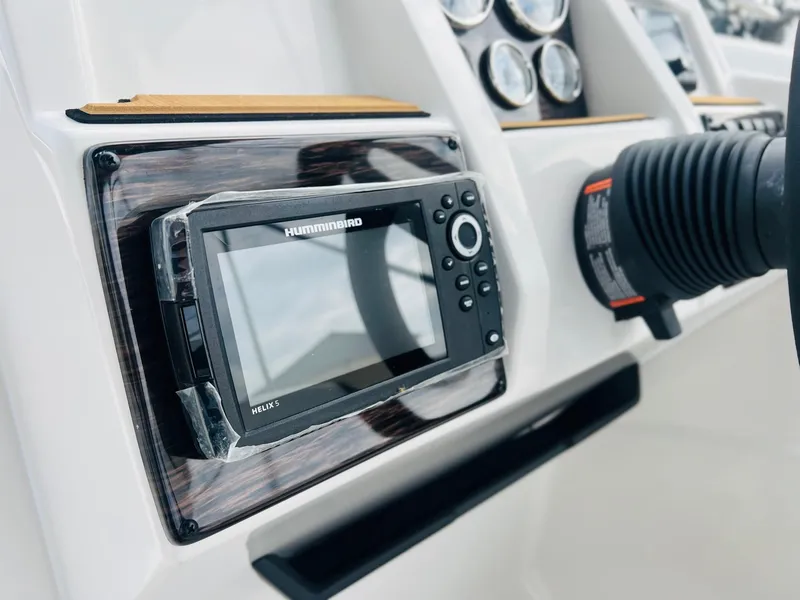 Slide: The Image of Humminbird Helix 5 on 2024 Starcraft SVX 231 OB DH boat. - 8