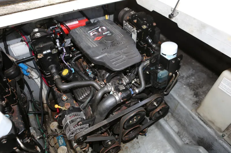 Slide: The Image of 2004 Sea Ray 290 Amberjack engine compartment with MerCruiser 5.0 MPI engine. - 39