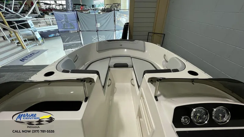 Slide: The Image of Bayliner Element M19 2024 - 10