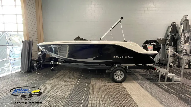 Slide: The Image of Bayliner Element M19 2024 - 15