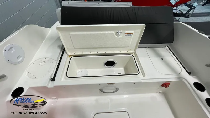 Slide: The Image of Bayliner Element M19 2024 - 4