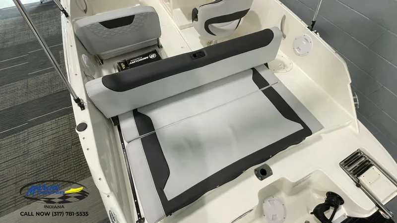 Slide: The Image of Bayliner Element M19 2024 - 6