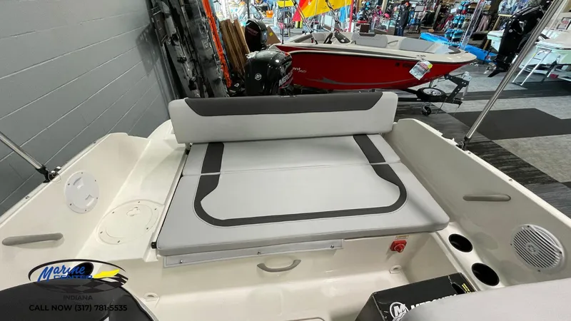 Slide: The Image of Bayliner Element M19 2024 - 8