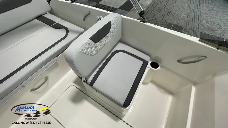 Slide: The Image of Bayliner Element M19 2024 - 9