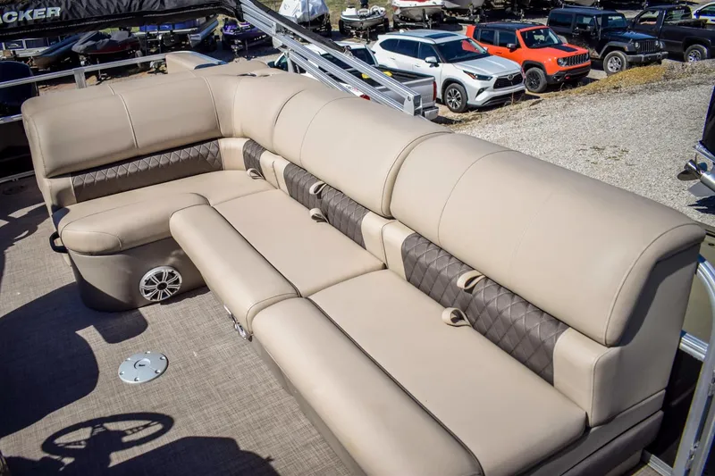 Slide: The Image of 2023 Sun Tracker Sportfish 24 XP3 pontoon boat with beige seating. - 11