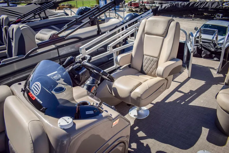 Slide: The Image of 2023 Sun Tracker Sportfish 24 XP3 boat interior with captain's chair and steering console. - 12