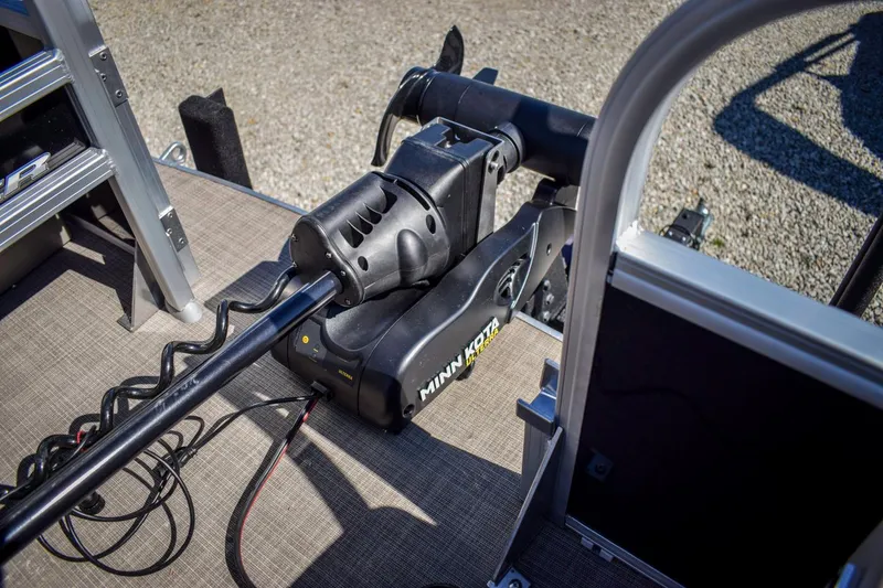 Slide: The Image of 2023 Sun Tracker Sportfish 24 XP3 with Minn Kota trolling motor. - 7