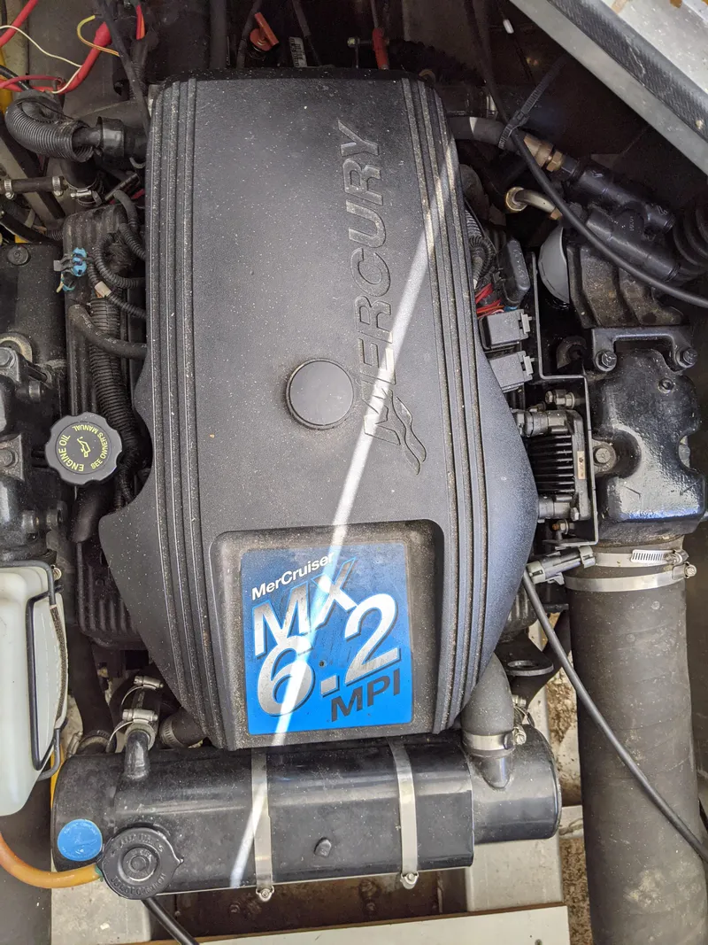 Slide: The Image of 2001 Monticello River Yacht MerCruiser MX 6.2 MPI engine. - 58