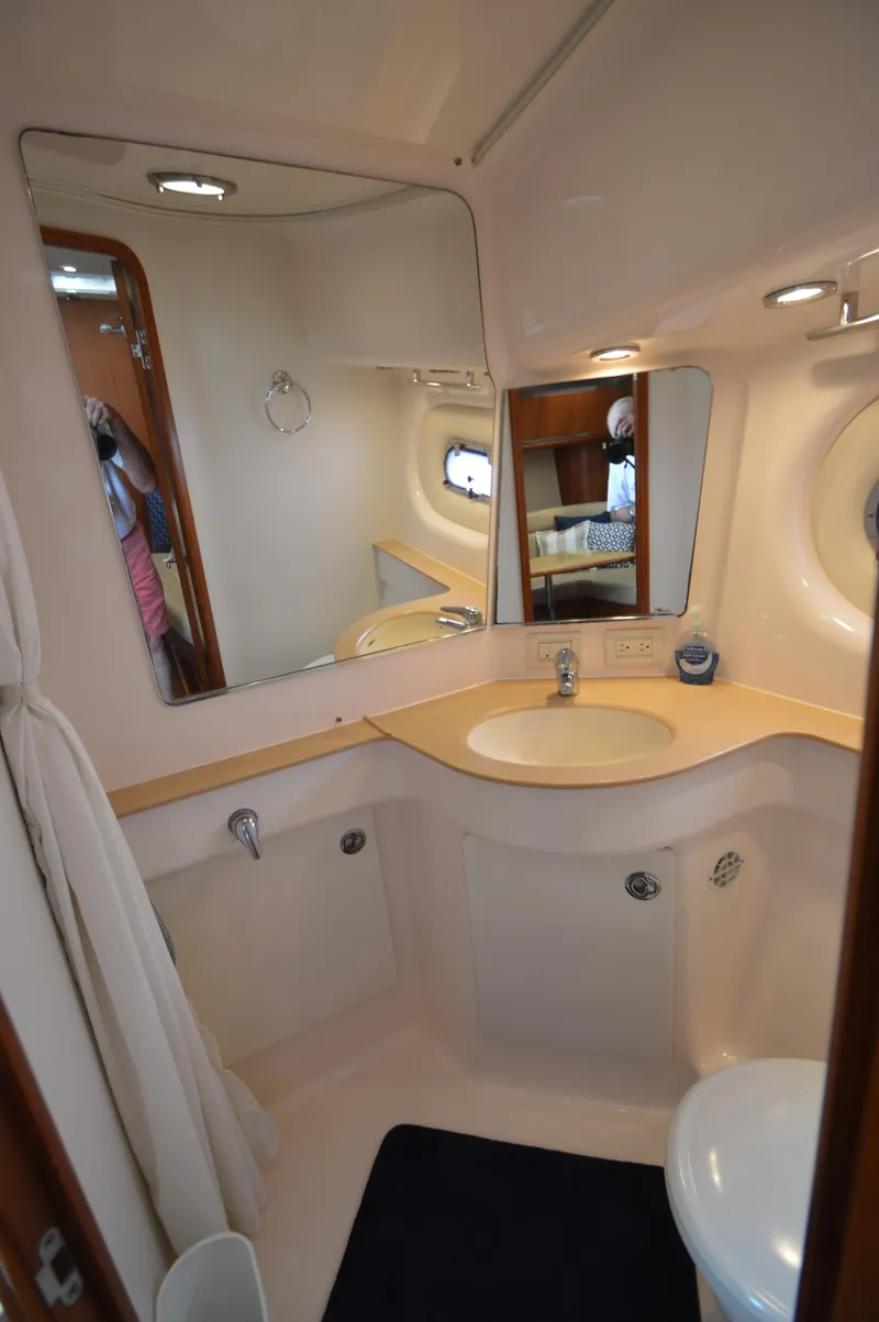 Slide: The Image of Tiara 3600 Sovran 2005 - 28