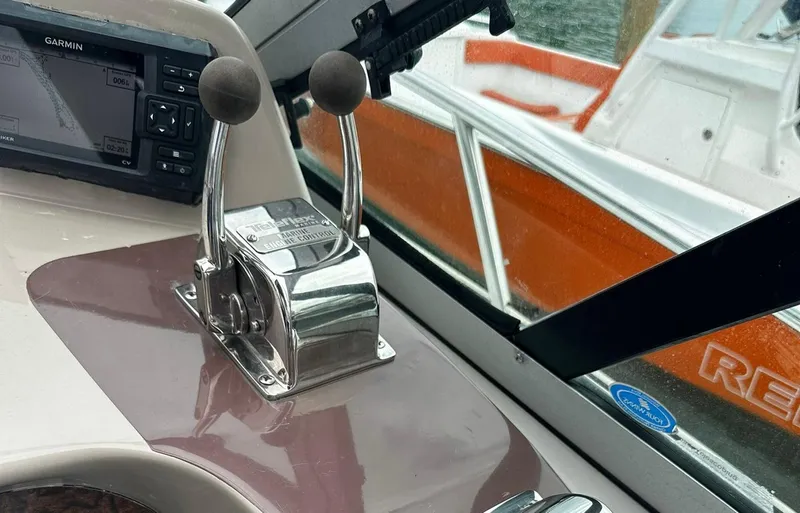 Slide: The Image of Control panel of a 2006 Four Winns 328 Vista boat with Garmin navigation. - 19