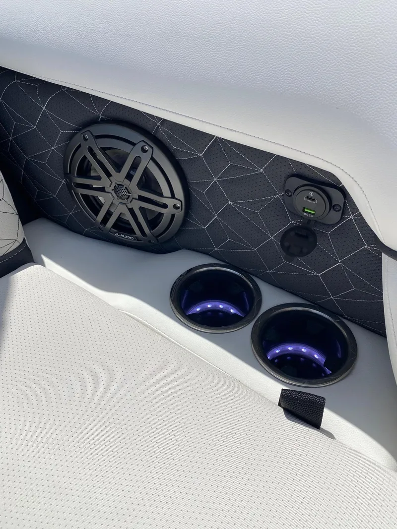 Slide: The Image of 2024 Viaggio Diamante 24U interior with speaker, USB port, and illuminated cup holders. - 45