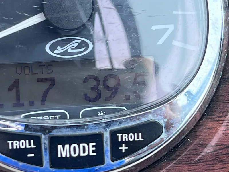 Slide: The Image of Close-up of Sea Ray 240 Sundeck 2007 boat gauge showing 39.5 volts. - 21