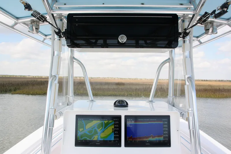 Slide: The Image of 32 Contender 32ST- Helm - 14