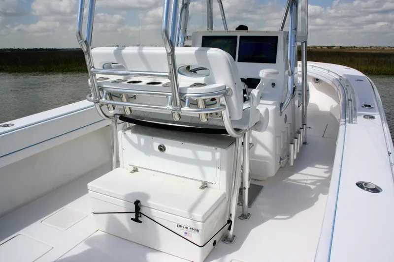 Slide: The Image of 32 Contender 32ST- Helm - 15