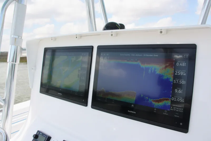 Slide: The Image of 32 Contender 32ST- Helm - 16