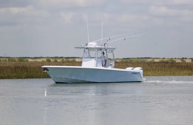 Slide: The Image of 32 Contender 32ST- Profile - 6