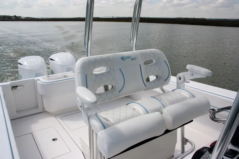 Slide: The Image of 32 Contender 32ST- Cockpit - 8