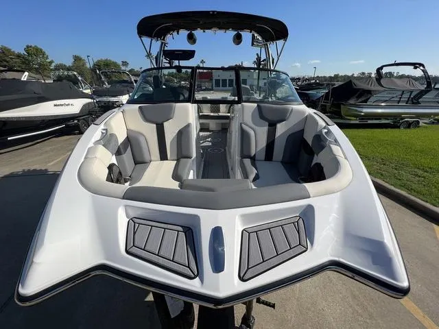 Slide: The Image of MasterCraft XT20 2024 - 10