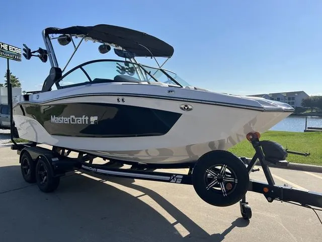 Slide: The Image of MasterCraft XT20 2024 - 11